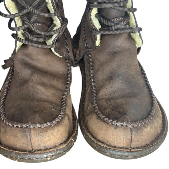 UGG Shoreline 5752 Women Size 7 Brown Leather
Sheepskin Winter Boots - Picture 3 of 11